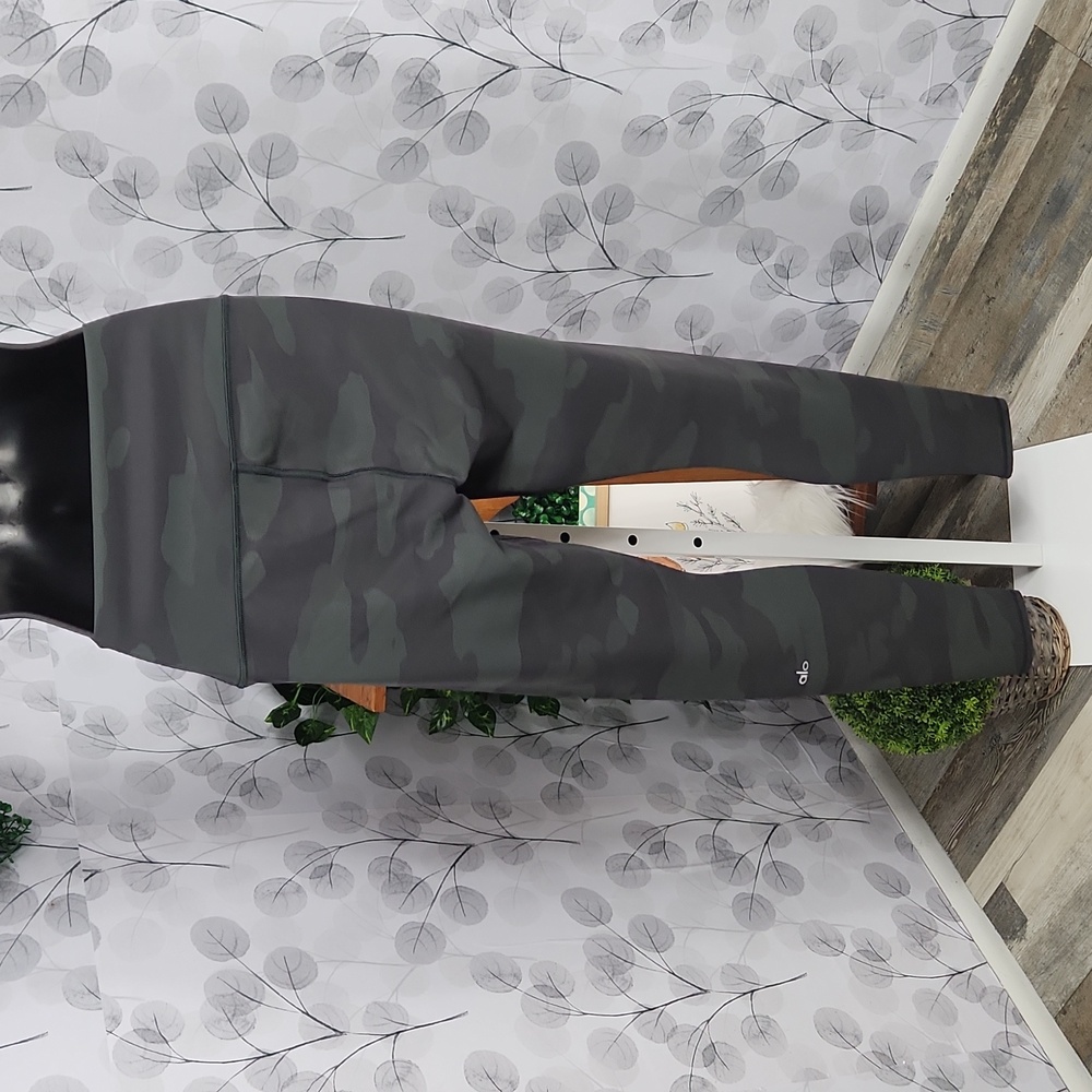 Alo Yoga Hunter Camo High-Waist Vapor Leggings - Picture 6 of 8